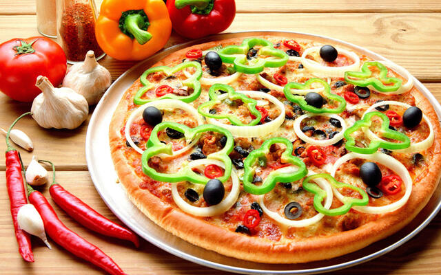 Ki ne szeretné a pizzát?! Gyorsan és könnyen el lehet készíteni, azonban nem minden esetben a legegészségesebb választás. Mutatunk neked pizzavariációkat, melyek kicsit másak, mint a hagyományos pizza, azonban rendkívül egészségesek és ezekkel feldobhatod