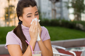 Hétfőn frontmentes időszak kezdődik, kedvező irányba változik a légköri helyzet. Az allergiások azonban nehezebb napokra számíthatnak.