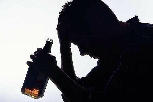 Depresszió és alkoholizmus – egyik következik a másikból?