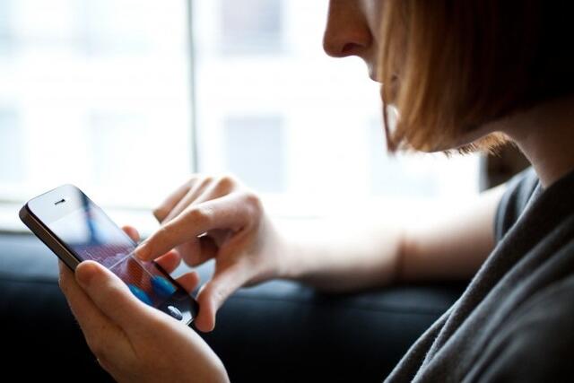 A mobiltelefon növelheti a rák kockázatát A gyakori mobiltelefonálás növelheti a rák kockázatát, erre az eredményre a készüléket használók nyálmintáinak elemzése után jutott a tel-avivi orvosi egyetem egyik kutatója.