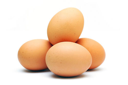 Ez segít a migrénen! B2-vitamin A B2-vitamint riboflavinnak vagy laktoflavinnak is nevezik. A vízben oldódó vitaminokhoz tartozik, amelyeket a szervezet nem képes elegendő mértékben tárolni, ezért ezt a vitamint a napi szükségletnek megfelelően a táplálékkal kell bejuttatni a szervezetb