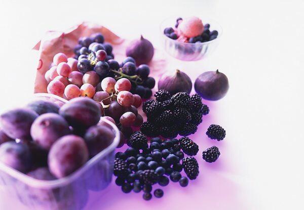 Az utóbbi időben nagy népszerűségnek örvend az úgynevezett lila diéta, amely a lila, bíbor és kék színű gyümölcsök, zöldségek fogyasztását javasolja. Ezek az élelmiszerek az antocianin tartalmuknak köszönhetően elősegítik a fogyást, antioxidánsaik pedig v