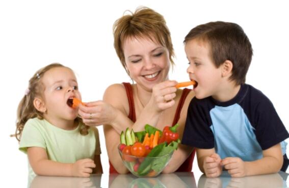 Ha azt szeretnéd, hogy gyermeked erős, egészséges felnőtté váljon, fontos, hogy odafigyelj a vitaminpótlásra
