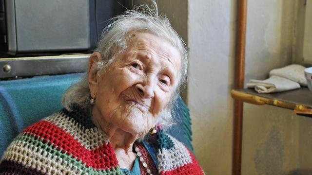 A nyers tojásra esküszik a 114 éves asszony Emma Morano elárulja, hogy szeirnte mi a hosszú élet titka. 114 éves lett Emma Morano, Európa legidősebb asszonya, aki arra a diétára esküszik, amelyet még az orvosa tanácsolt neki, amikor 20 éves volt.