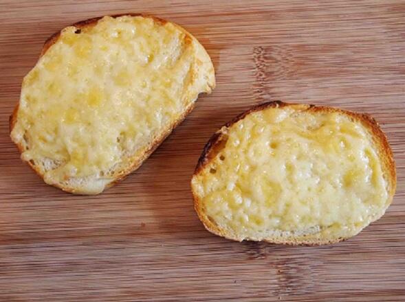 Brokkolikrémleves sajtos krutonnal - Tökéletesen egészséges ebéd, diétázóknak is ajánljuk!