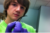 Egy 15 éves fiú,aki új módszert talált fel a rák diagnosztizálására Jack Andraka most elsős a középiskolában, és feltalált egy olyan papírszenzort, ami 5 perc alatt felfedezi a tüdő-, petefészek-, és hasnyálmirigyrákot, és mindez csak körülbelül 3 centbe kerül.