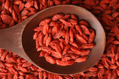 Látásproblémákra szuperélelmiszer - Goji Javítsd a látásodat az egyik legtöbb C-vitamint tartalmazó szuperélelmiszerrel, a goji bogyóval