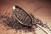 Chia mag, mely fiatalít, megőrzi az egészségesed és tele van vitaminokkal Ez a mag, mely régen annyira értékes volt, hogy fizetőeszköznek is használták, a chia mag. Tudtad, hogy ez a pici mag tele van értékes Omega-3 zsírsavval és más tápanyagokkal, melyek megfiatalítják a szívet és az agyat? És ez még nem minden! Olvass róla m