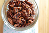 4 szuper, anyagcsere gyorsító snack Az édességekre nagyon komolyan rá lehet szokni és csak nehezen lehet abbahagyni a fogyasztásukat…rendes függőséget okoznak! De szerintem sokaknak ez nem ismeretlen érzés. Mégis azonban érdemes otthon elkészíteni a nassokat, melyek olcsóbbak és EGÉSZSÉGESE