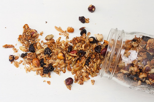 A legegészségesebb reggeli: A GRANOLA Most bemutatjuk az egyik legjobb, legegészségesebb reggeli alternatívát, melyet neked is ki kell próbálnod.